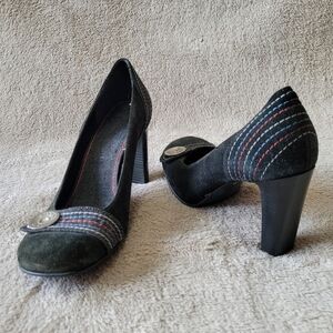 Gianni Bini square toe dark olive green heels size 7​
